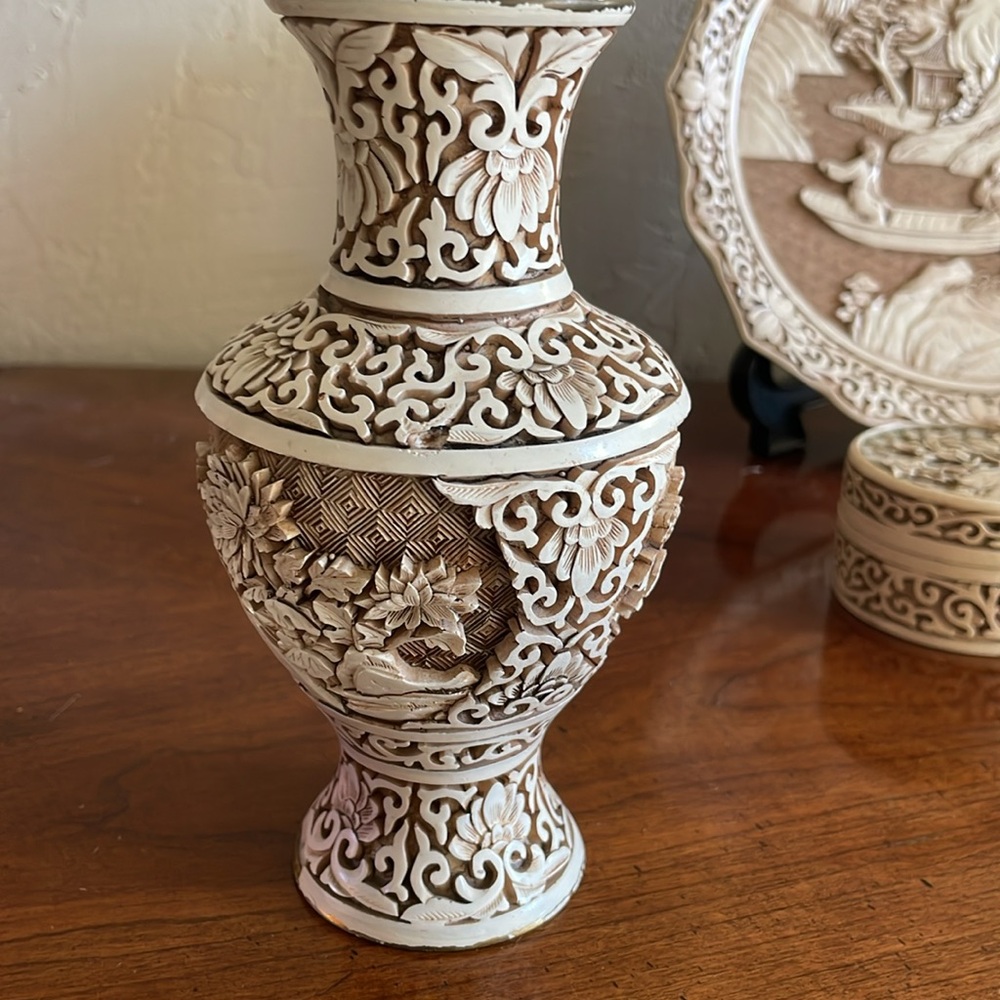 Vintage 1982- Ivory Dynasty 3 piece Matching Set. Vase, Trinket Box & Plate. - Picture 12 of 14